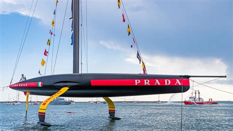 la barca sponsorizzata da prada e pirelli|Luna Rossa, Miuccia Prada inaugura la nuova barca in gara .